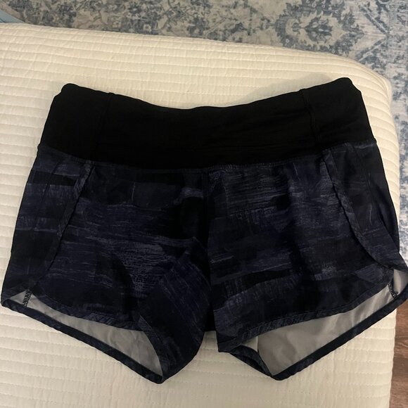Lulu Speed Up Shorts, Size 4 - Picture 1 of 3